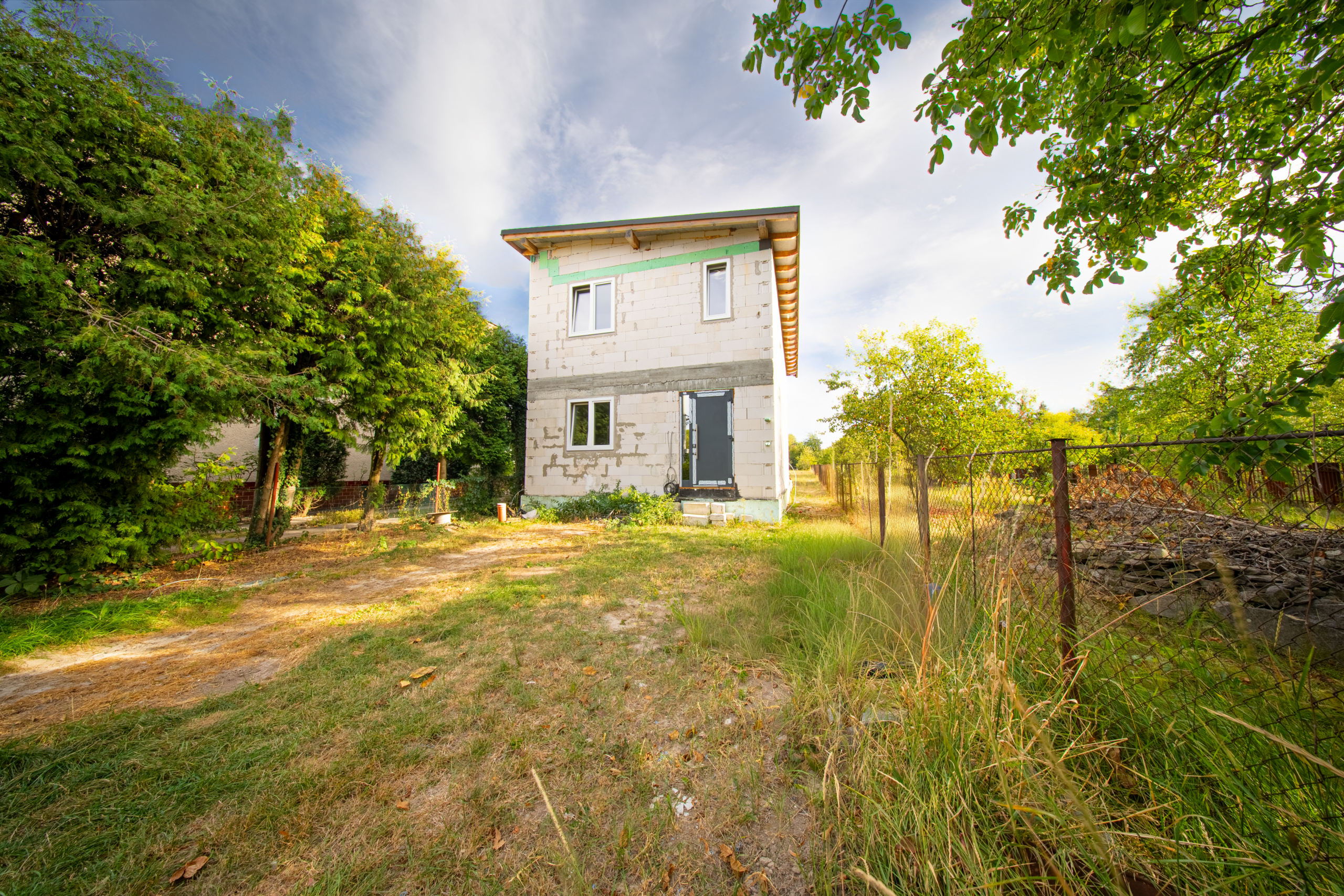 VÝRAZNÁ ZĽAVA 20 000 € |Rodinný dom v Zalužiciach | 142 m², 12 árov, dokončenie podľa seba – Rodinný dom v Zalužiciach | 142 m², 12 árov, dokončenie podľa seba