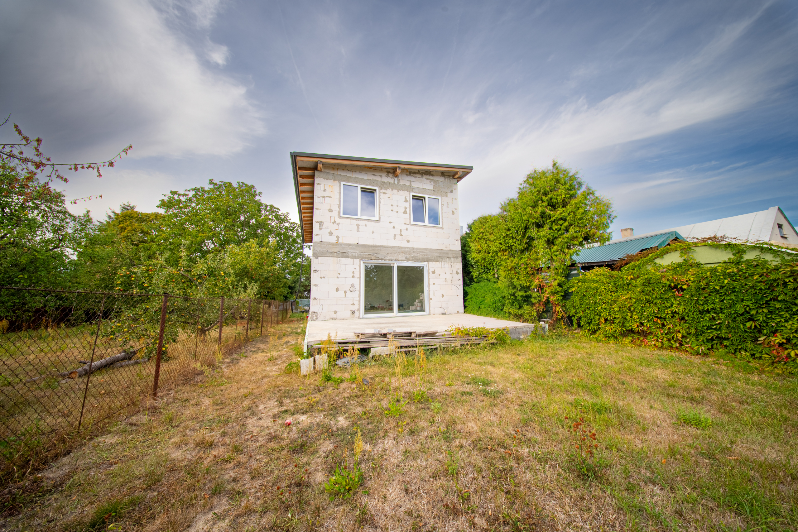 VÝRAZNÁ ZĽAVA 20 000 € |Rodinný dom v Zalužiciach | 142 m², 12 árov, dokončenie podľa seba – Rodinný dom v Zalužiciach | 142 m², 12 árov, dokončenie podľa seba